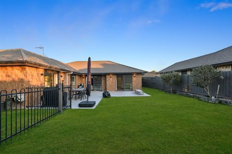 Photo of property in 37 Whitney Place, Rototuna North, Hamilton, 3210