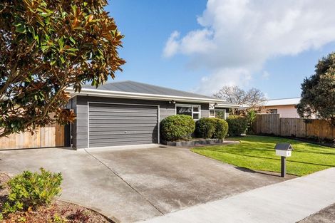 Photo of property in 4 Gladys Place, Kelvin Grove, Palmerston North, 4414