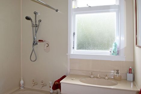 Photo of property in 14 Solway Street, Holmes Hill, Oamaru, 9401