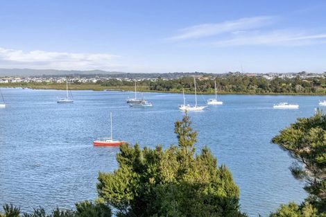 Photo of property in 132 Aeroview Drive, Beach Haven, Auckland, 0626