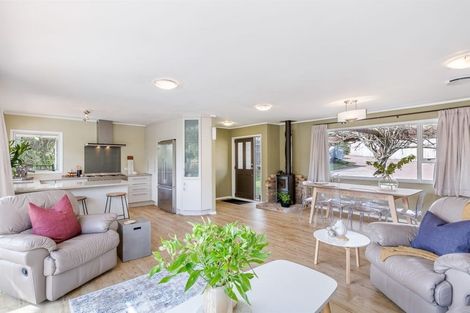 Photo of property in 2 Kelvin Crescent, Te Atatu Peninsula, Auckland, 0610