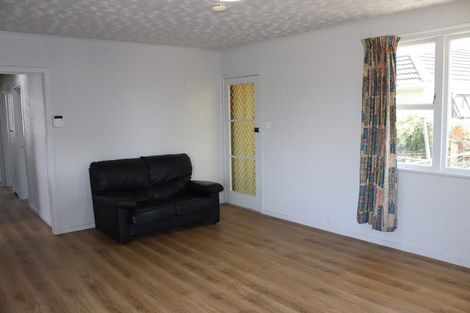 Photo of property in 10 Ingleby Place, Kelston, Auckland, 0602