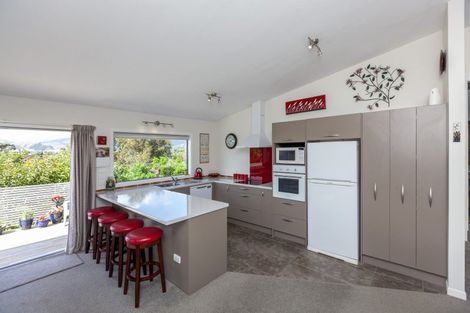 Photo of property in 5 Newry Road, Raumati Beach, Paraparaumu, 5032