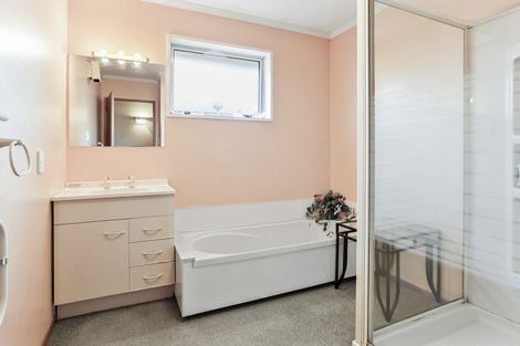 Photo of property in 4a-b Goodwood Close, Rangiora, 7400