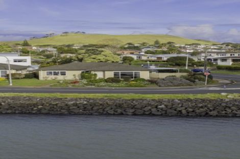 Photo of property in 50a Kiwi Esplanade, Mangere Bridge, Auckland, 2022