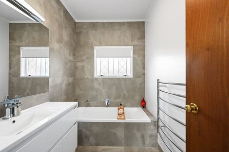 Photo of property in 28 Delamare Road, St Andrews, Hamilton, 3200