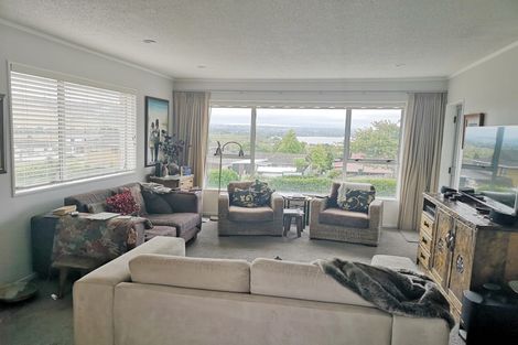 Photo of property in 3a Leo Place, Kawaha Point, Rotorua, 3010