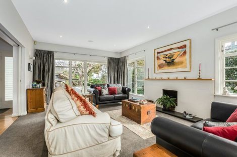 Photo of property in 33 Cheviot Road, Lowry Bay, Lower Hutt, 5013