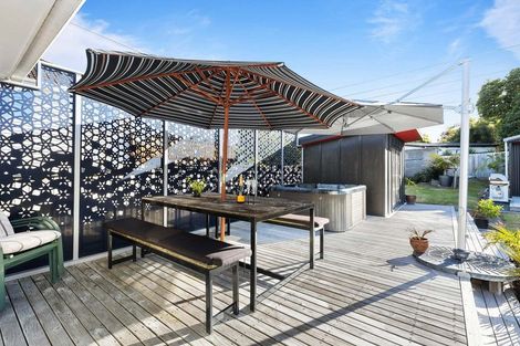 Photo of property in 7 Cornwall Street, Te Atatu South, Auckland, 0610