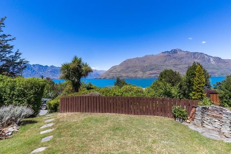 Photo of property in 11 Evergreen Place, Sunshine Bay, Queenstown, 9300
