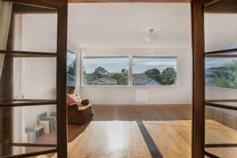 Photo of property in 10 Bungalow Avenue, Point Chevalier, Auckland, 1022