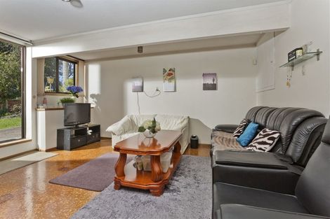 Photo of property in 17 Halberg Street, Glenfield, Auckland, 0629