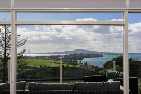 Photo of property in 118 Bleakhouse Road, Mellons Bay, Auckland, 2014