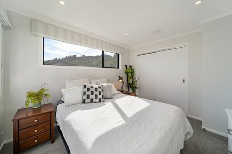 Photo of property in 5 Gloaming Lane, Wallaceville, Upper Hutt, 5018