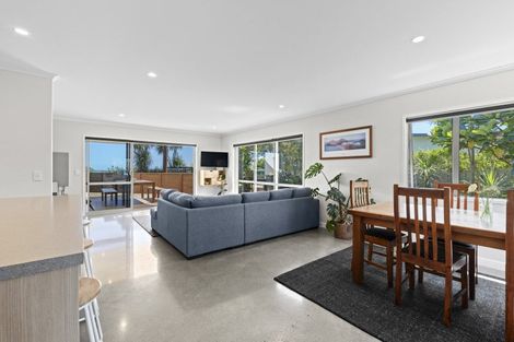 Photo of property in 5d Tui Grove, Oakura, 4314