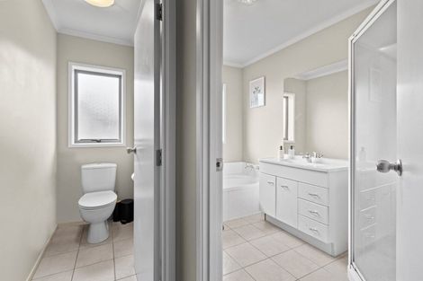 Photo of property in 9 Whitford Place, Rototuna North, Hamilton, 3210