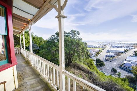 Photo of property in 5 Denholm Road, Hospital Hill, Napier, 4110