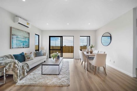 Photo of property in 12 Korowhiti Road, Clarks Beach, 2122