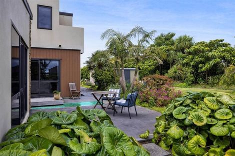 Photo of property in 1b Links Drive, Waiwhakaiho, New Plymouth, 4312