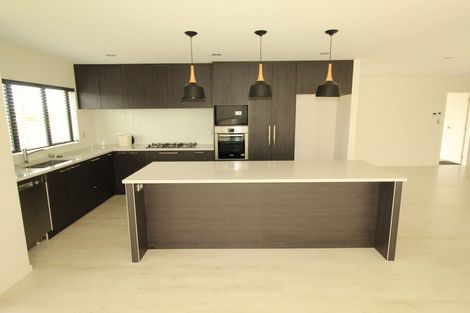 Photo of property in 19 Eastview Crescent, Stanmore Bay, Whangaparaoa, 0932