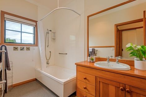 Photo of property in 6 Wanganui Road, Marton, 4710