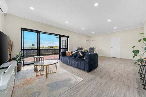 Photo of property in 6 Kakabeak Way, Takanini, 2110