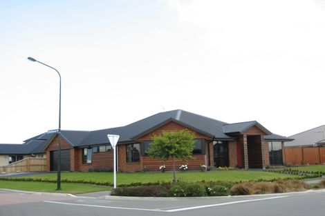 Photo of property in 2 Woodhaven Place, Parklands, Christchurch, 8083