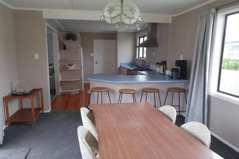 Photo of property in 14 Karaka Street, Merrilands, New Plymouth, 4312
