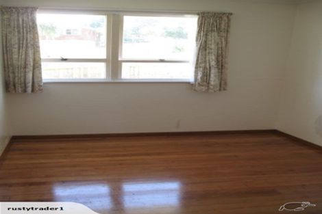 Photo of property in 21 Lantana Road, Green Bay, Auckland, 0604