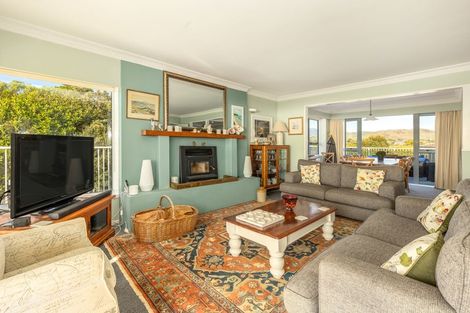 Photo of property in 8 Ara Kuaka, Waikanae Beach, Waikanae, 5036