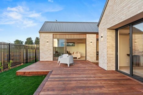 Photo of property in 1 Greystone Close, Halswell, 8025