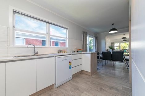 Photo of property in 122 Avondale Road, Avondale, Christchurch, 8061