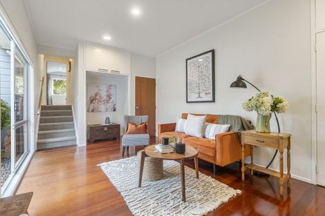 Photo of property in 28 Himalaya Drive, Half Moon Bay, Auckland, 2012