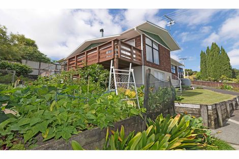 Photo of property in 23 Robert Burke Place, Henderson, Auckland, 0612