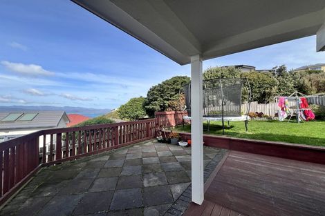 Photo of property in 26 Tamworth Crescent, Newlands, Wellington, 6037