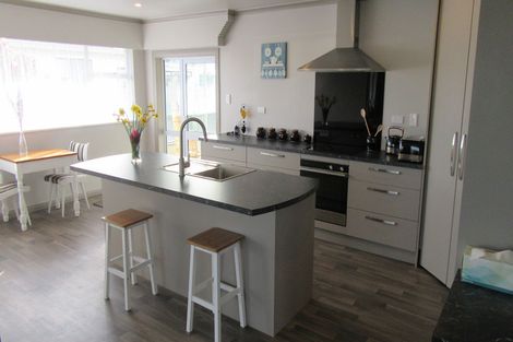 Photo of property in 30 Timaru Road, Waimate, 7924