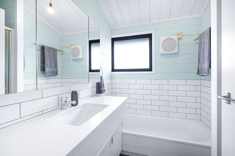 Photo of property in 25a Pohutukawa Drive, Pukete, Hamilton, 3200