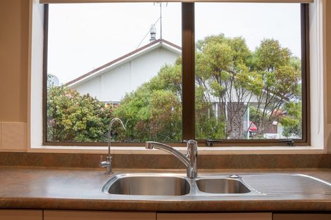 Photo of property in 31 Tiverton Crescent, Whalers Gate, New Plymouth, 4310