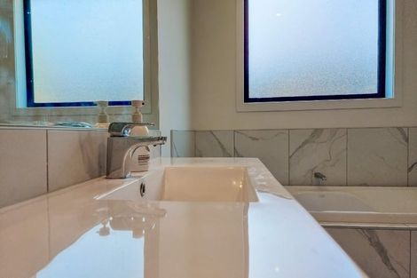 Photo of property in 40 Golden Shore Place, Coromandel, 3506
