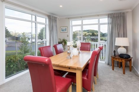 Photo of property in 8 Ridge View Crescent, Pukekohe, 2120