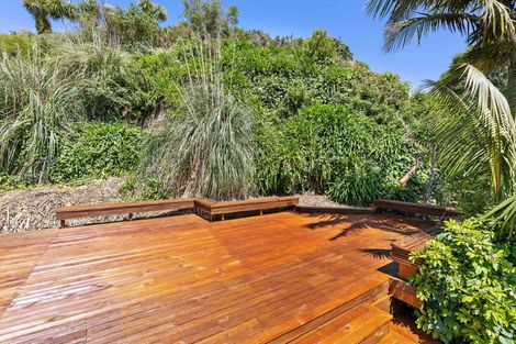 Photo of property in 11 Luke Place, Eastern Beach, Auckland, 2012