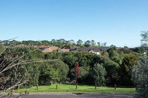 Photo of property in 1/27 Kellaway Drive, East Tamaki, Auckland, 2013