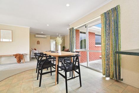 Photo of property in 37 Nottingham Drive, Hamilton East, Hamilton, 3216