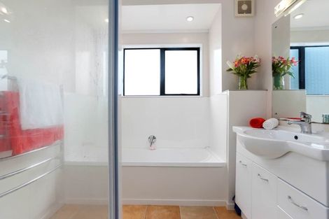 Photo of property in 6 Thalia Place, Totara Vale, Auckland, 0629