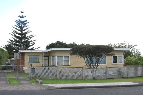 Photo of property in 3 Drome View Place, Beach Haven, Auckland, 0626