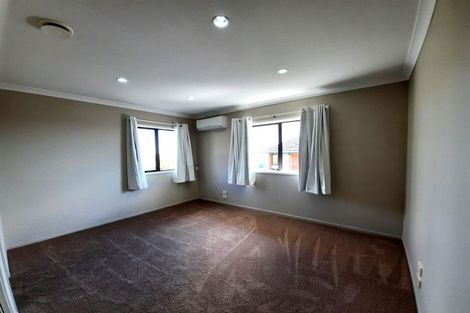 Photo of property in 21 Fairbairn Place, East Tamaki Heights, Auckland, 2016