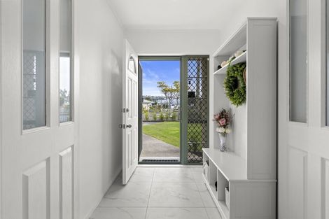 Photo of property in 22 Lakeside Drive, Orewa, 0931