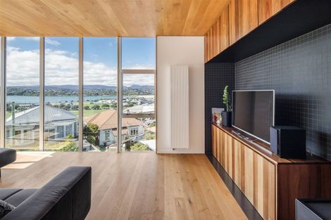 Photo of property in 6 Crawford Road, Kilbirnie, Wellington, 6022