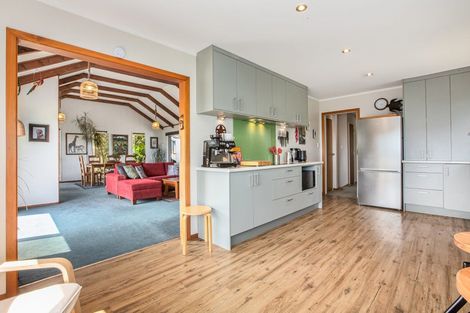 Photo of property in 104 Airlie Road, Plimmerton, Porirua, 5026