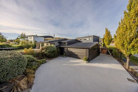 Photo of property in 3 Kirimoko Crescent, Wanaka, 9305